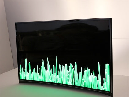 Um dos ecrãs OLED da Samsung apresenta uma ligeira curvatura.